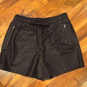 Skies are blue size medium women faux leather short‎